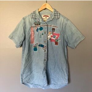 Red Ridge Mountain short sleeve button up faux denim collared shirt
Size: Small